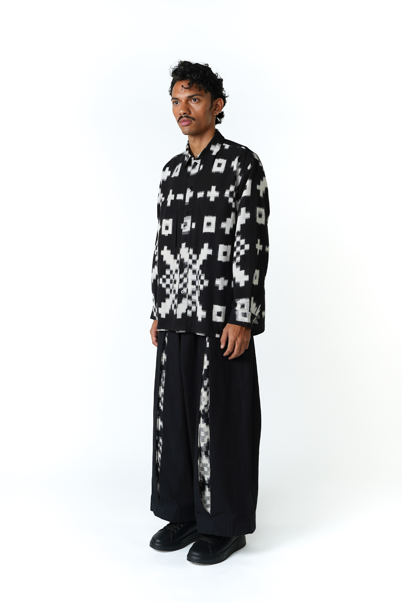 Pleated Tapered Pants [Ikat Black]